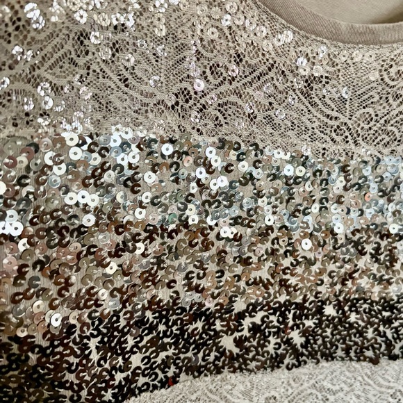 EXPRESS| NWT Sequin Striped Dressy Tank Top in Silver and Grey Sz M NEW - Picture 4 of 6